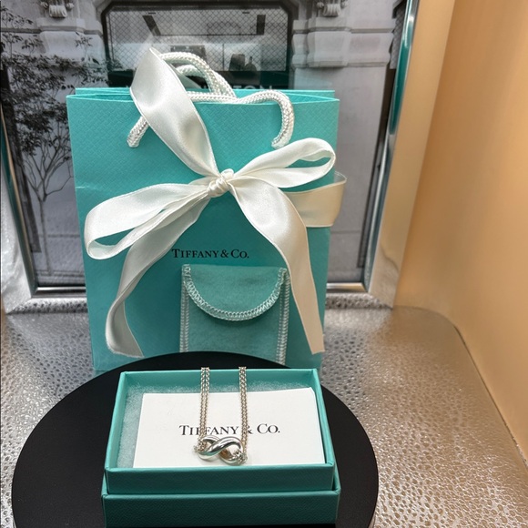 Full inclusion🌼🌸Tiffany & Co. Infinity Silver Necklace W/ Pouch-No callouts- - Picture 10 of 11